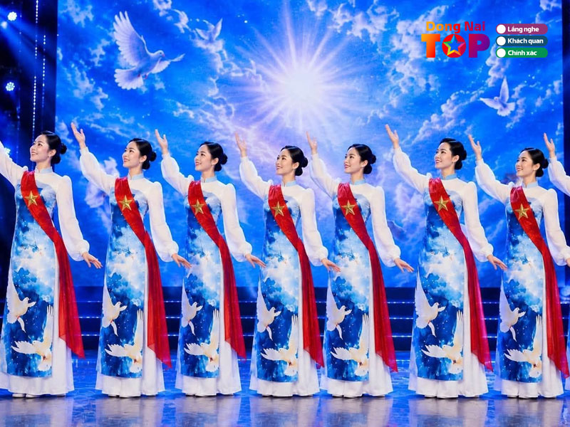 Trang-phuc-bieu-dien-hoa-sen-dongnaitoplist