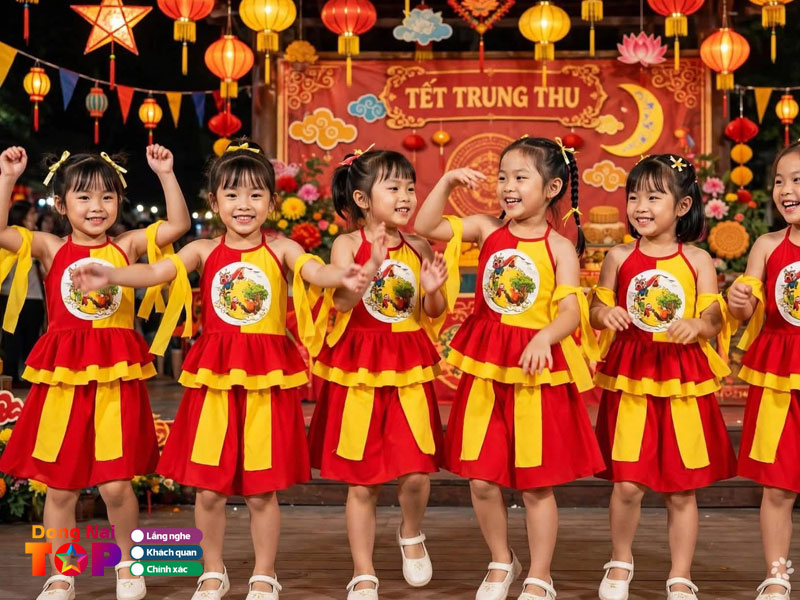 Trang-phuc-bieu-dien-tran-giang-dongnaitoplist